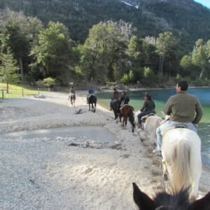 Experiencia Completa: Cabalgata + Almuerzo con vista al lago